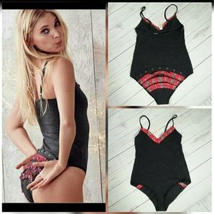 NWT victoria's secret jingle bell teddy sz Small