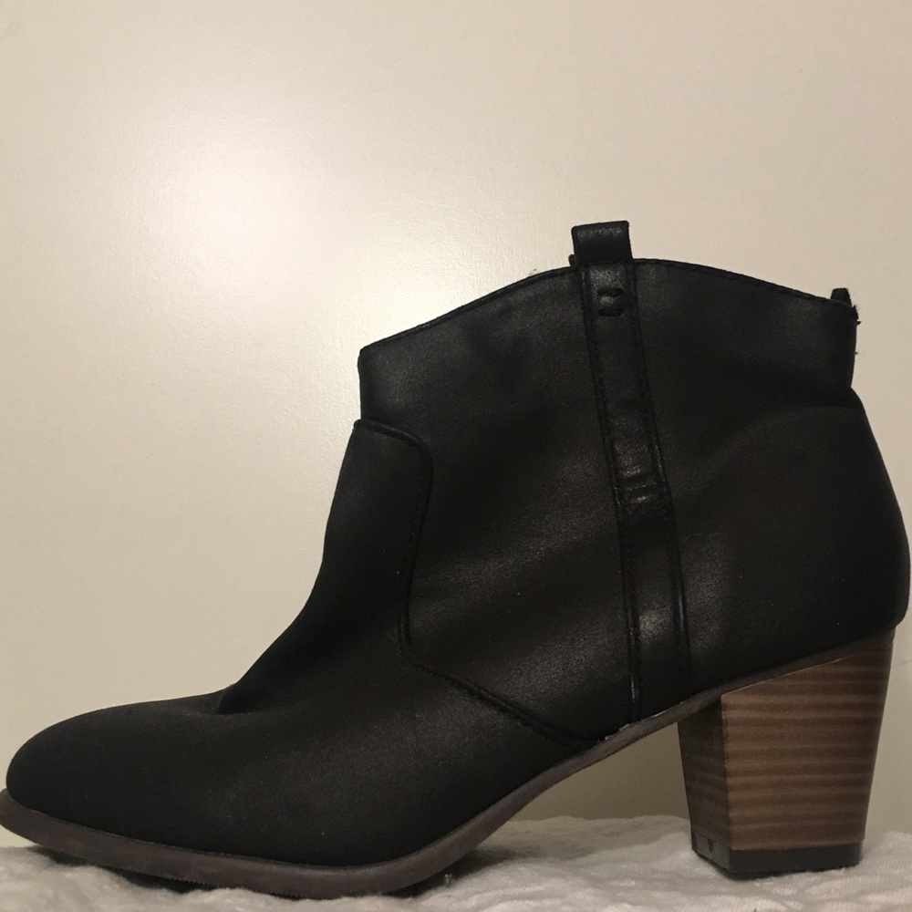 Black Old Navy booties