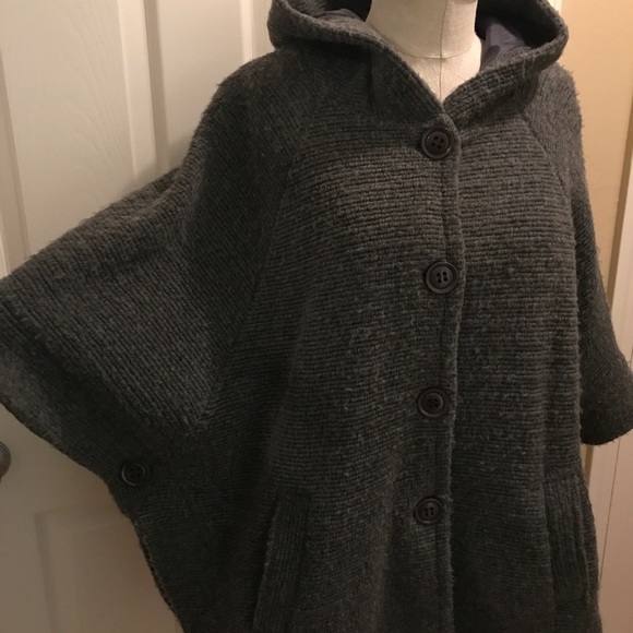Gray wool Italian poncho - Picture 3 of 8