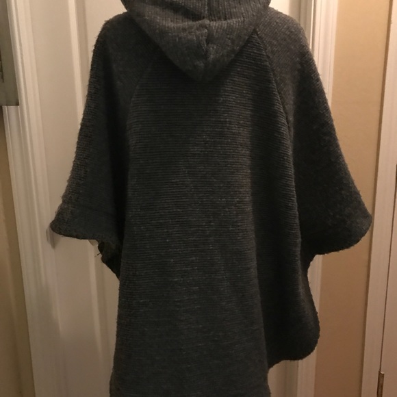 Gray wool Italian poncho - Picture 5 of 8