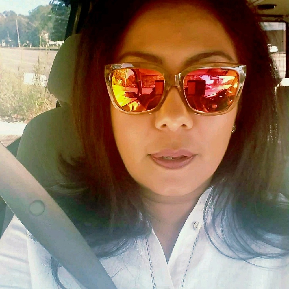 Meet your Posher, Monica