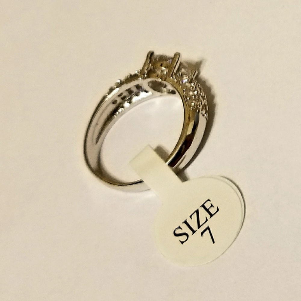 Engagement ring - Picture 3 of 4