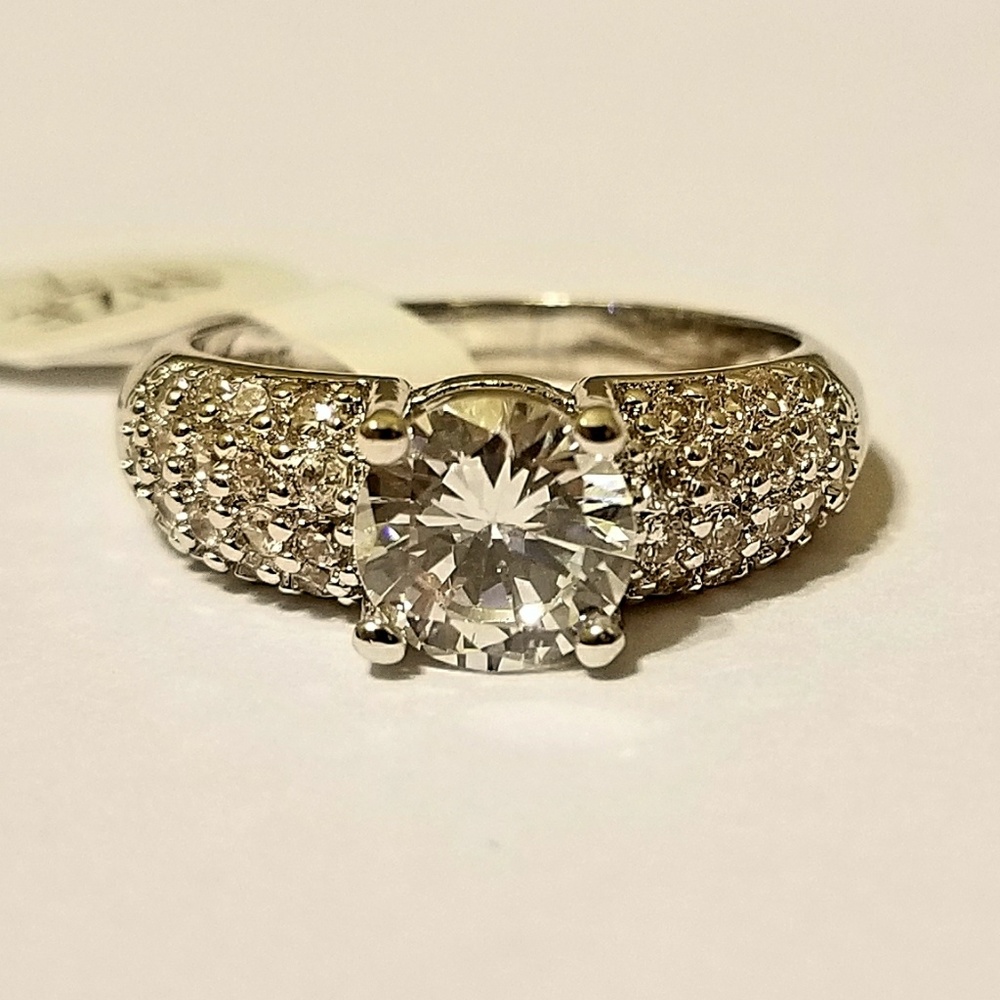 Engagement ring - Picture 4 of 4