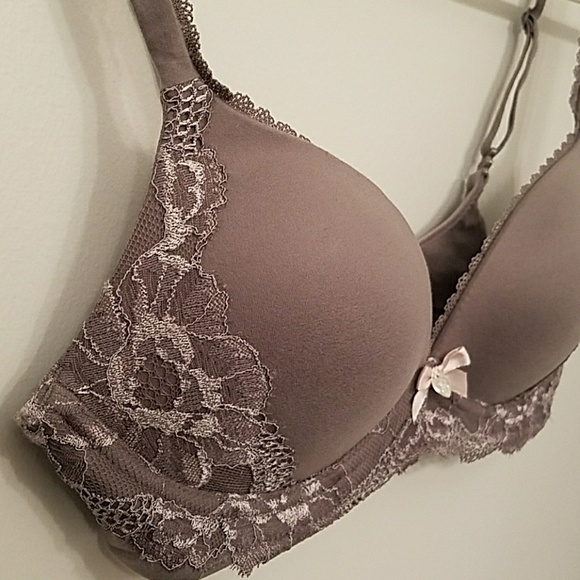 VS Body by Victoria no underwire 32B - Picture 2 of 3