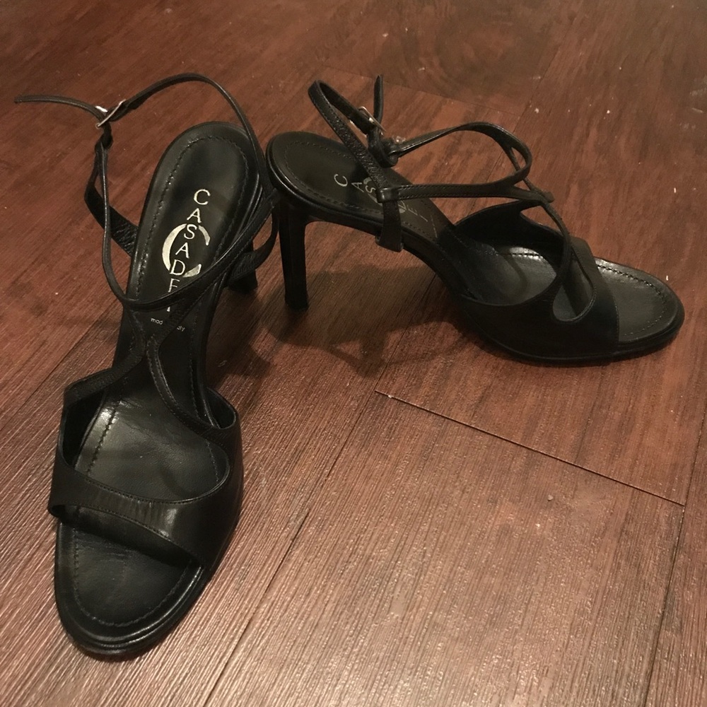 Straps black heel