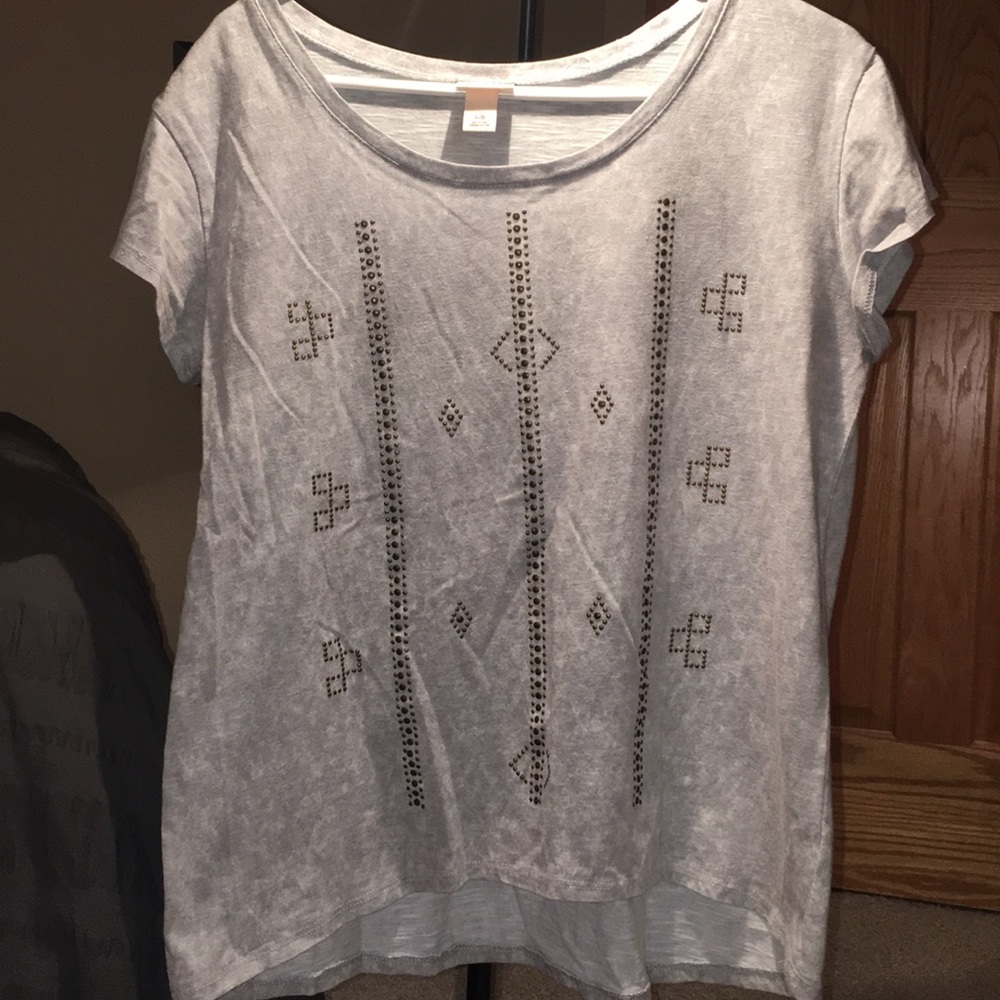 Gray t shirt with gold detailing