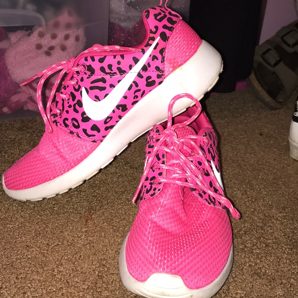 Custom PINK 💖 Nike Roshes