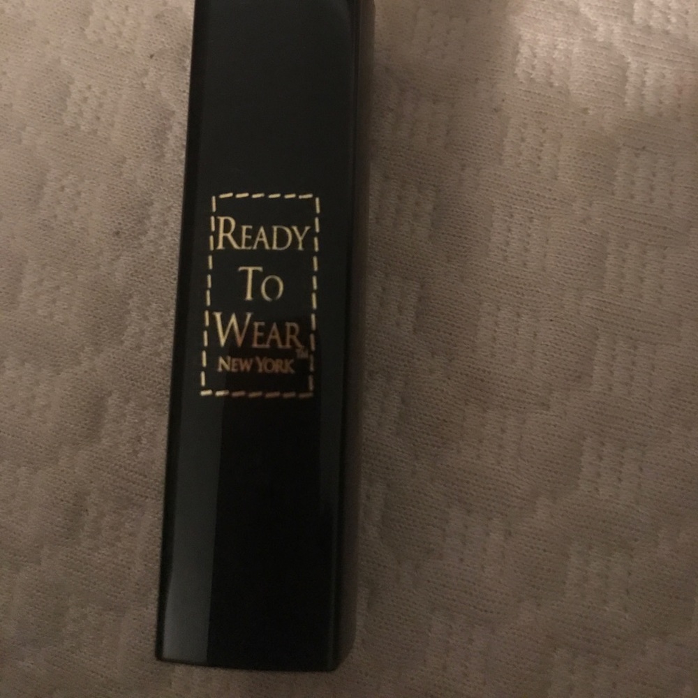 Hydraluxe lipstick born to wear