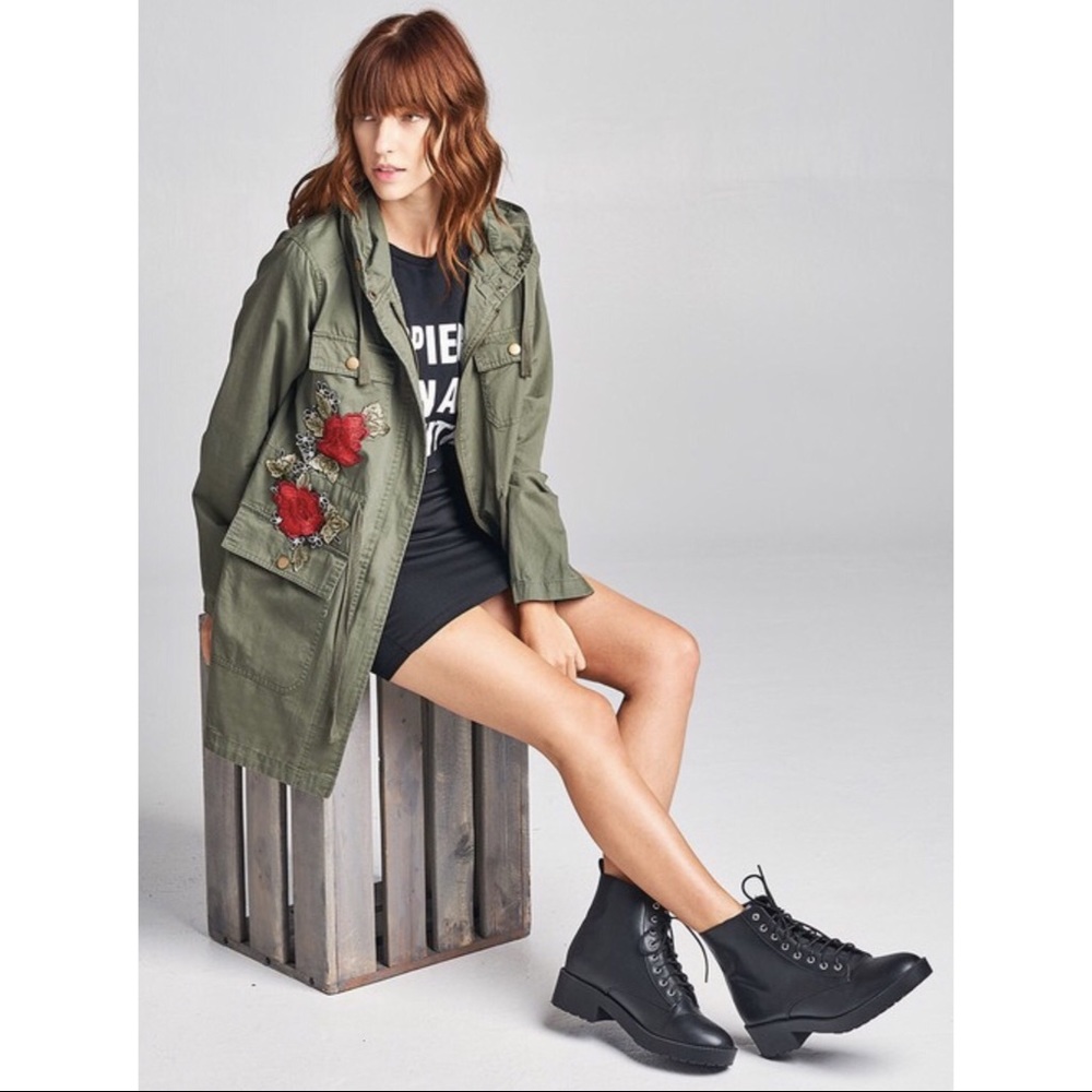 New Arrival !! Rose Embroidered Utility Jacket - Picture 3 of 6