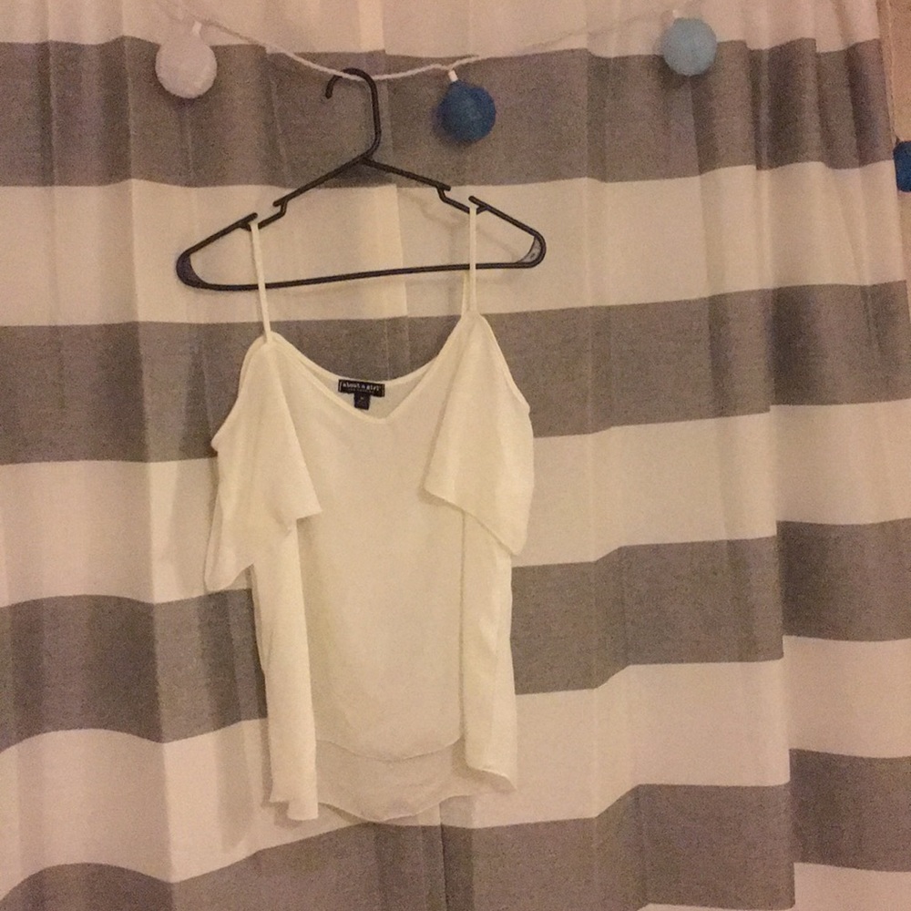 Cold shoulder cute top!