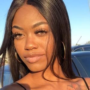 Meet your Posher, Raquel