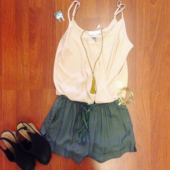 Cream top NWOT - Picture 2 of 4