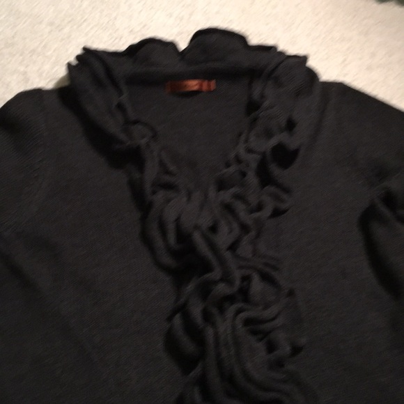 🖤Beautiful EUC Ruffle Cardigan🖤 - Picture 3 of 6