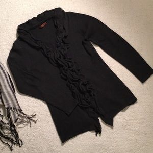 🖤Beautiful EUC Ruffle Cardigan🖤