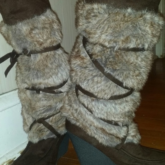 Fur Boots - Picture 1 of 3