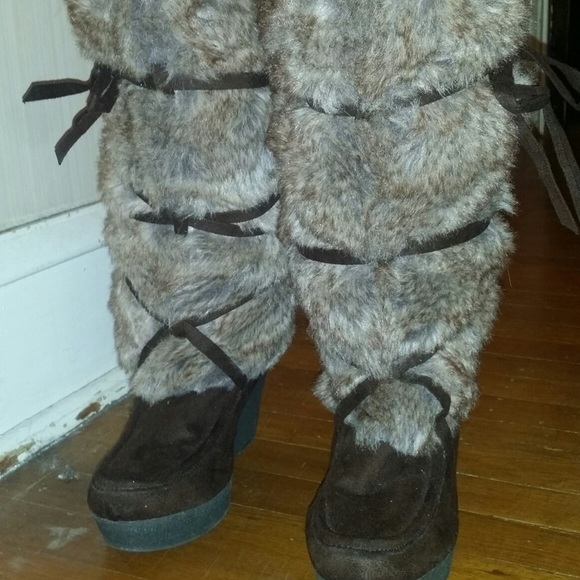 Fur Boots - Picture 2 of 3