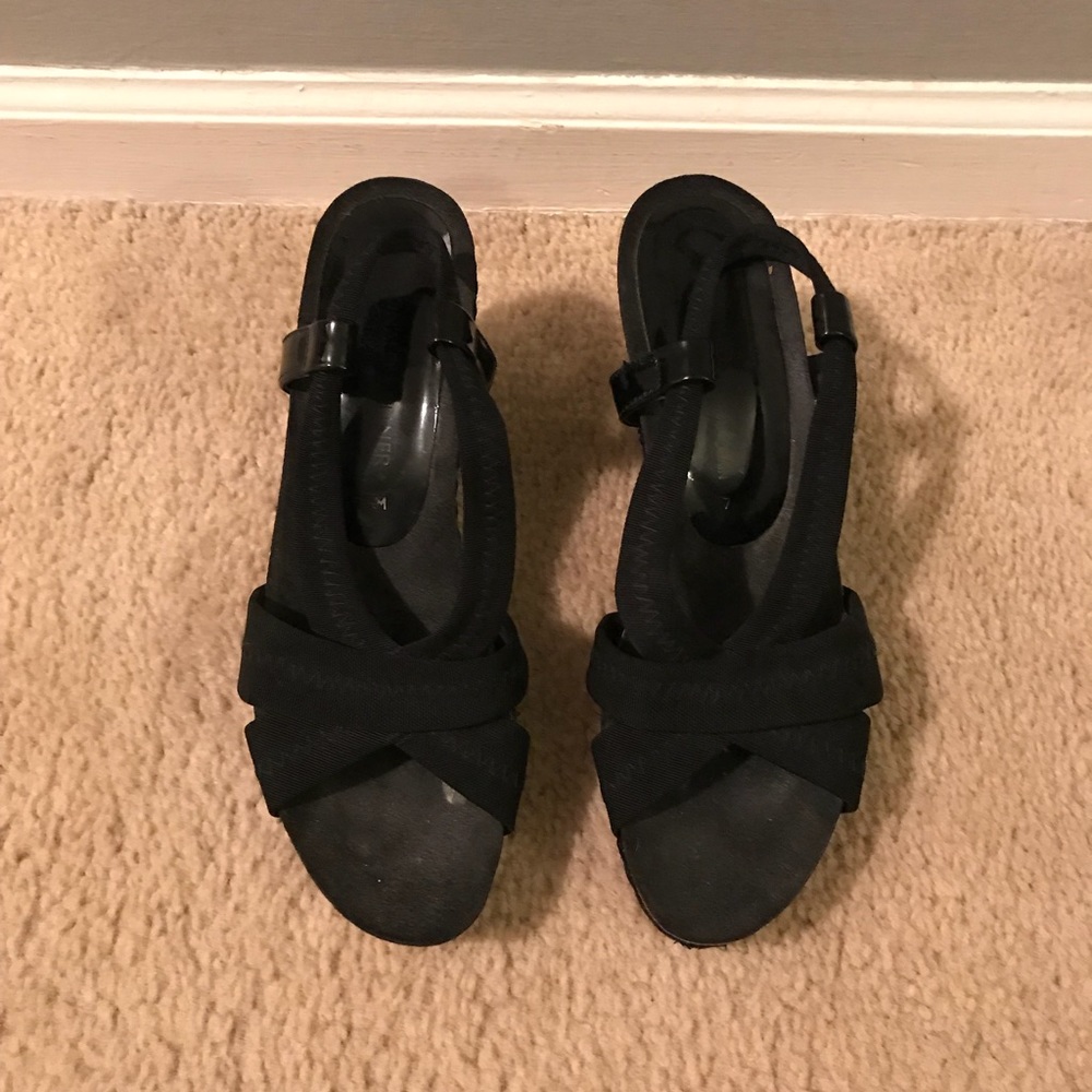 Black wedges