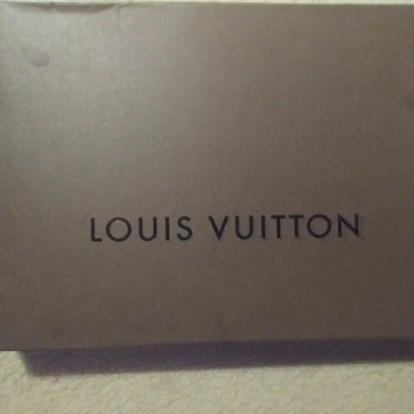 Authentic LV scarf. Black and Gold - Picture 4 of 4