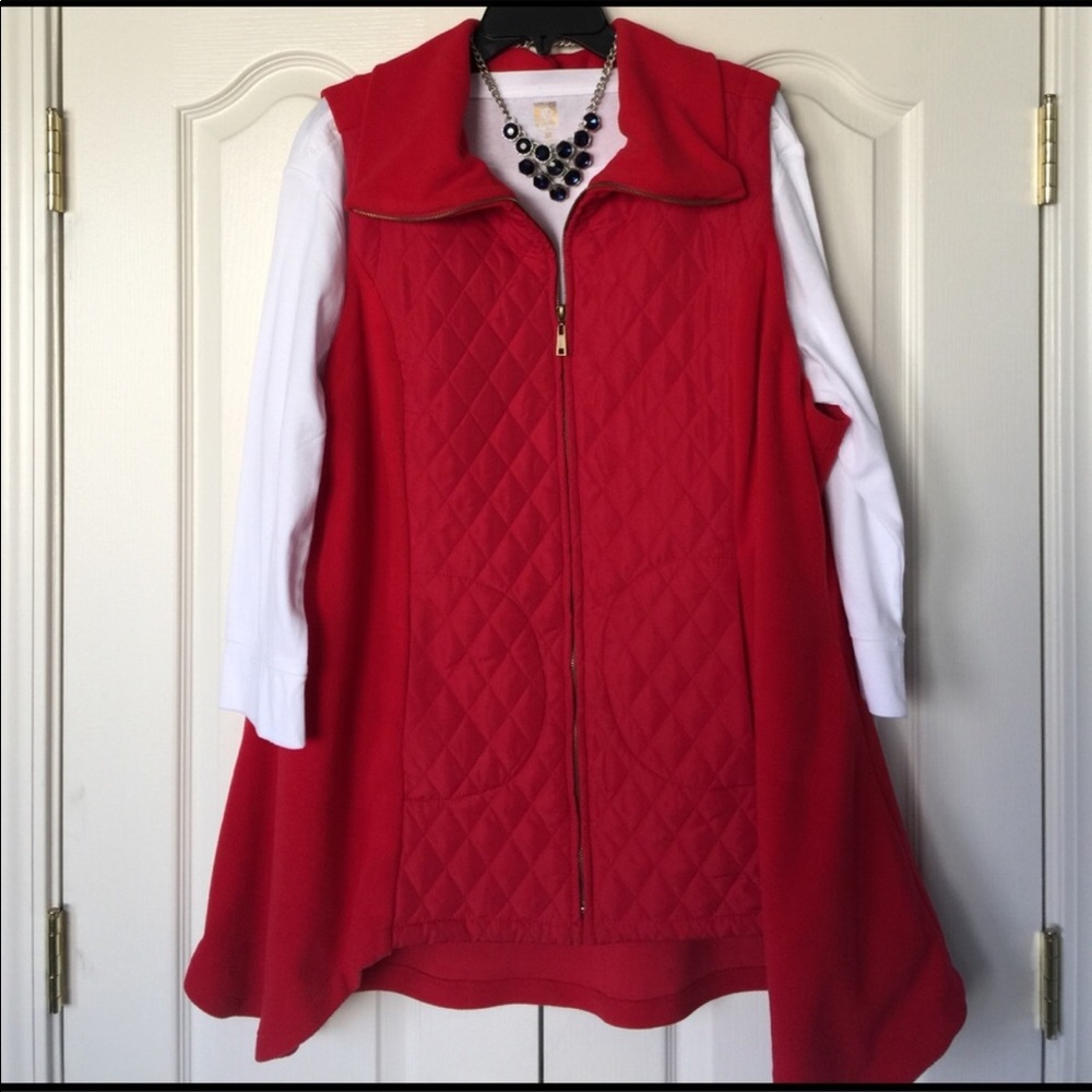 Red quilted zippered vest❤️❤️❤️