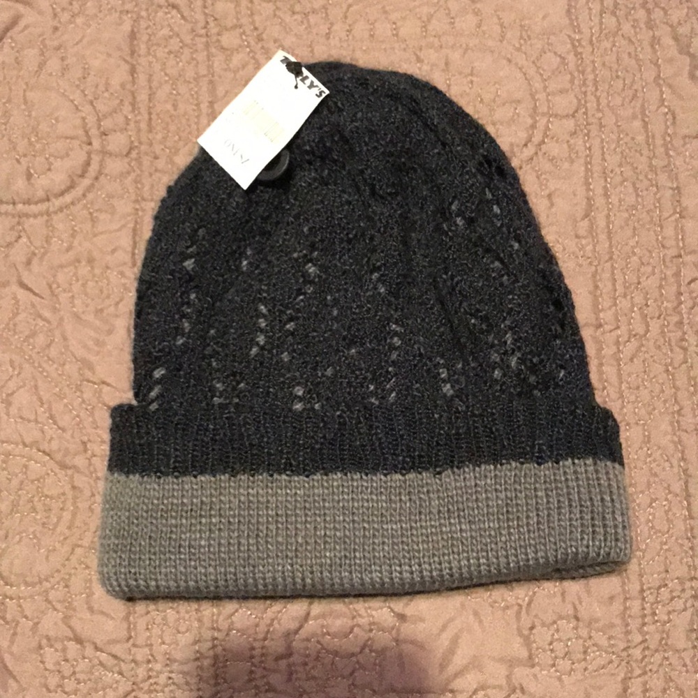 Tilly’s Knitted Beanie