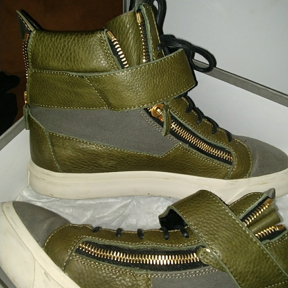 Shoes - Picture 3 of 3