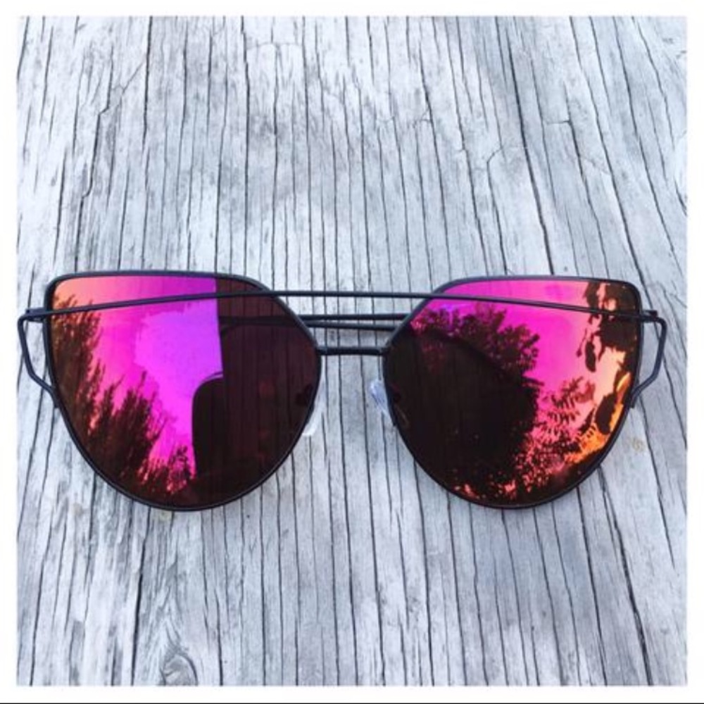 Red Mirrored Sunglasses - Picture 3 of 5