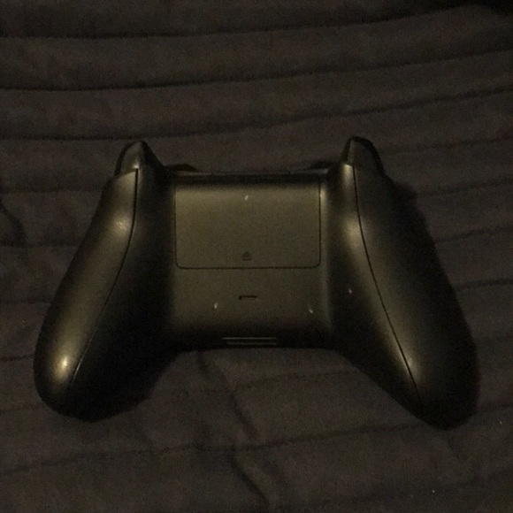 Xbox one controller - Picture 2 of 3