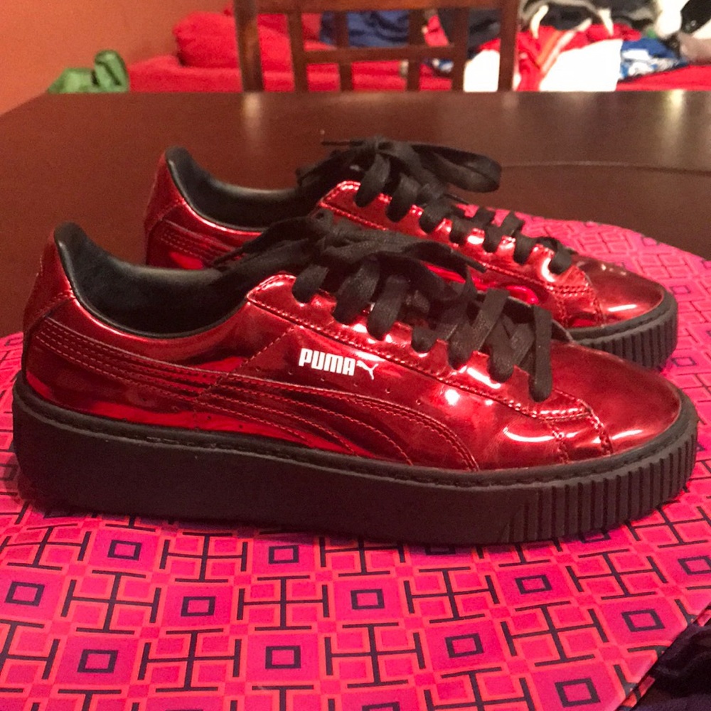 Metallic red Puma sneaker