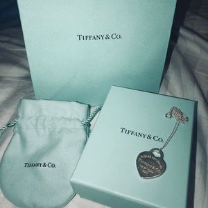 Tiffany & co. heart pendant necklace
