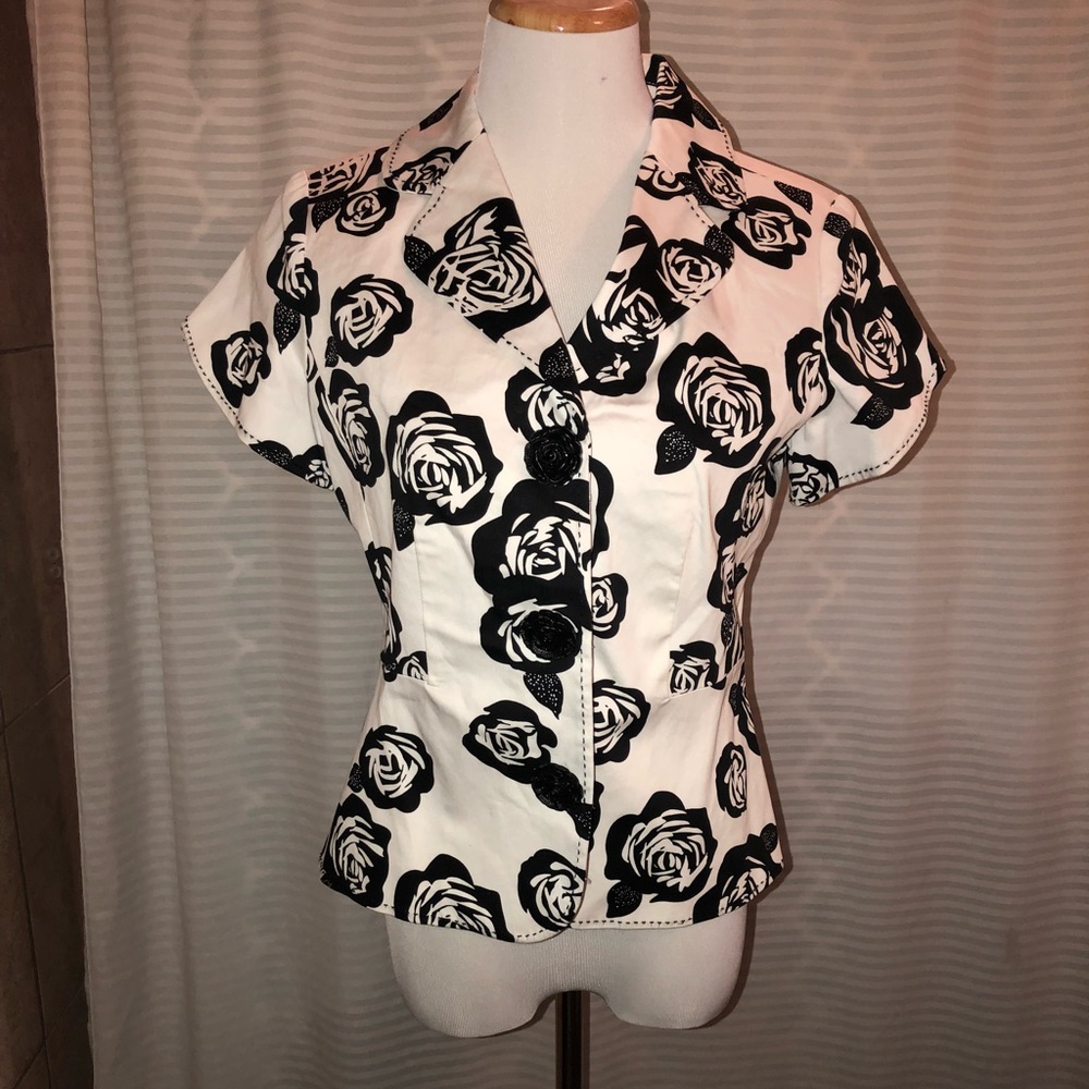 Short sleeve blazer top