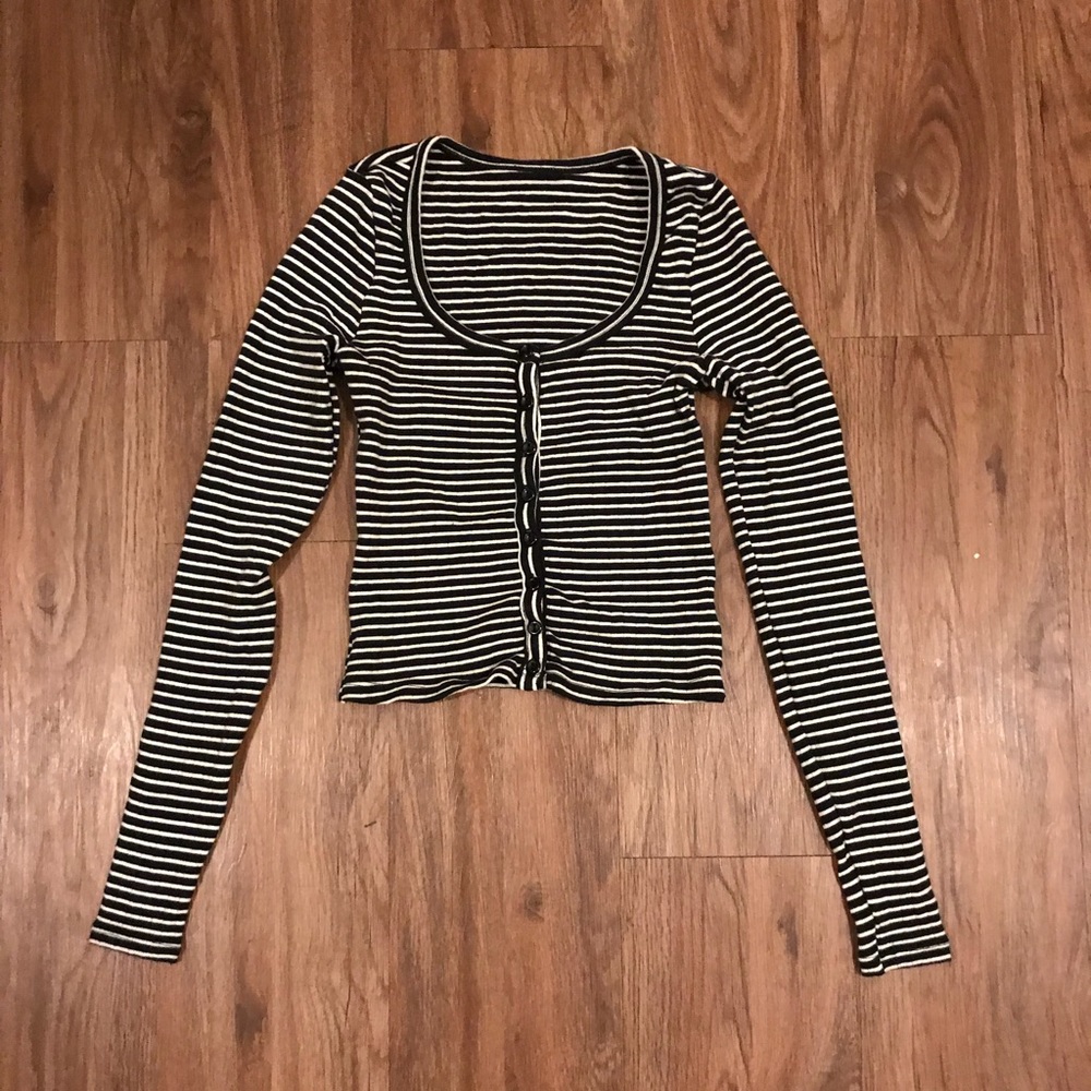 Stripped long sleeve crop top