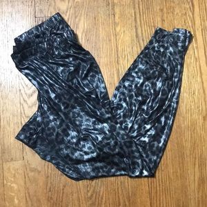 Silky Shiny Leopard Leggings