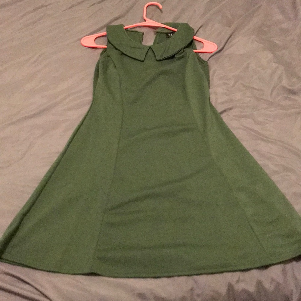 Green Peter Pan collared dress
