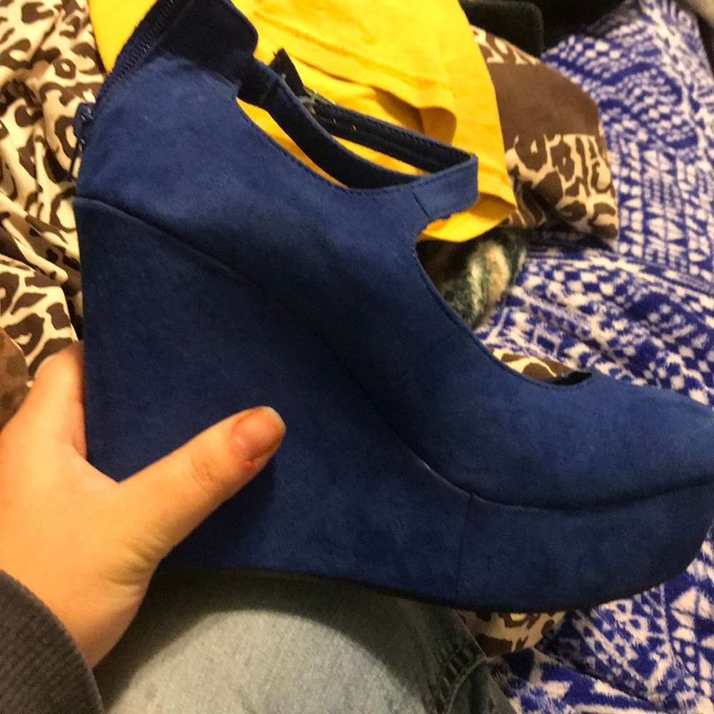 Blue wedges
