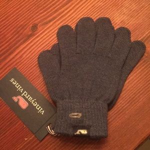 Boy vineyard vines gloves