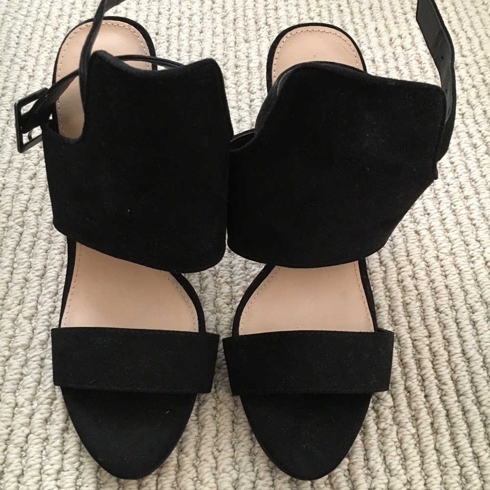 Zara black heels NEW and not worn