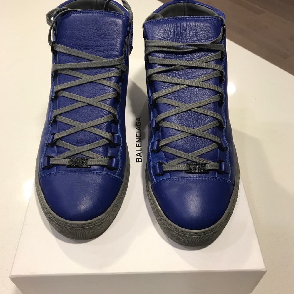 Electric blue Balenciga