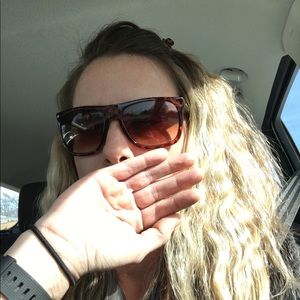 Meet your Posher, Alicia