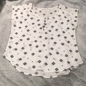 🌿ALL MUST GO🌿 Patterned white blouse