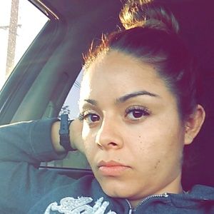 Meet your Posher, Yesenia