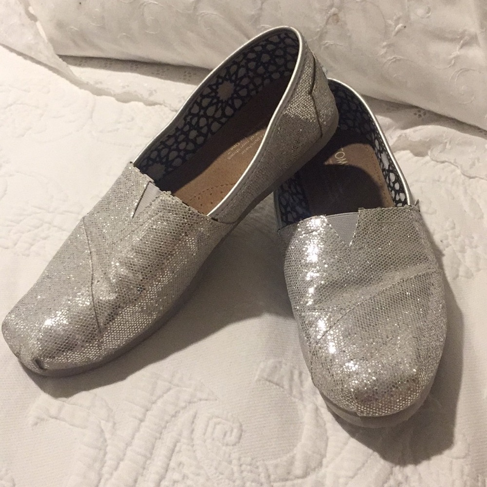 NWOT Silver Glitter Toms