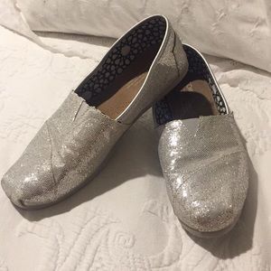 NWOT Silver Glitter Toms