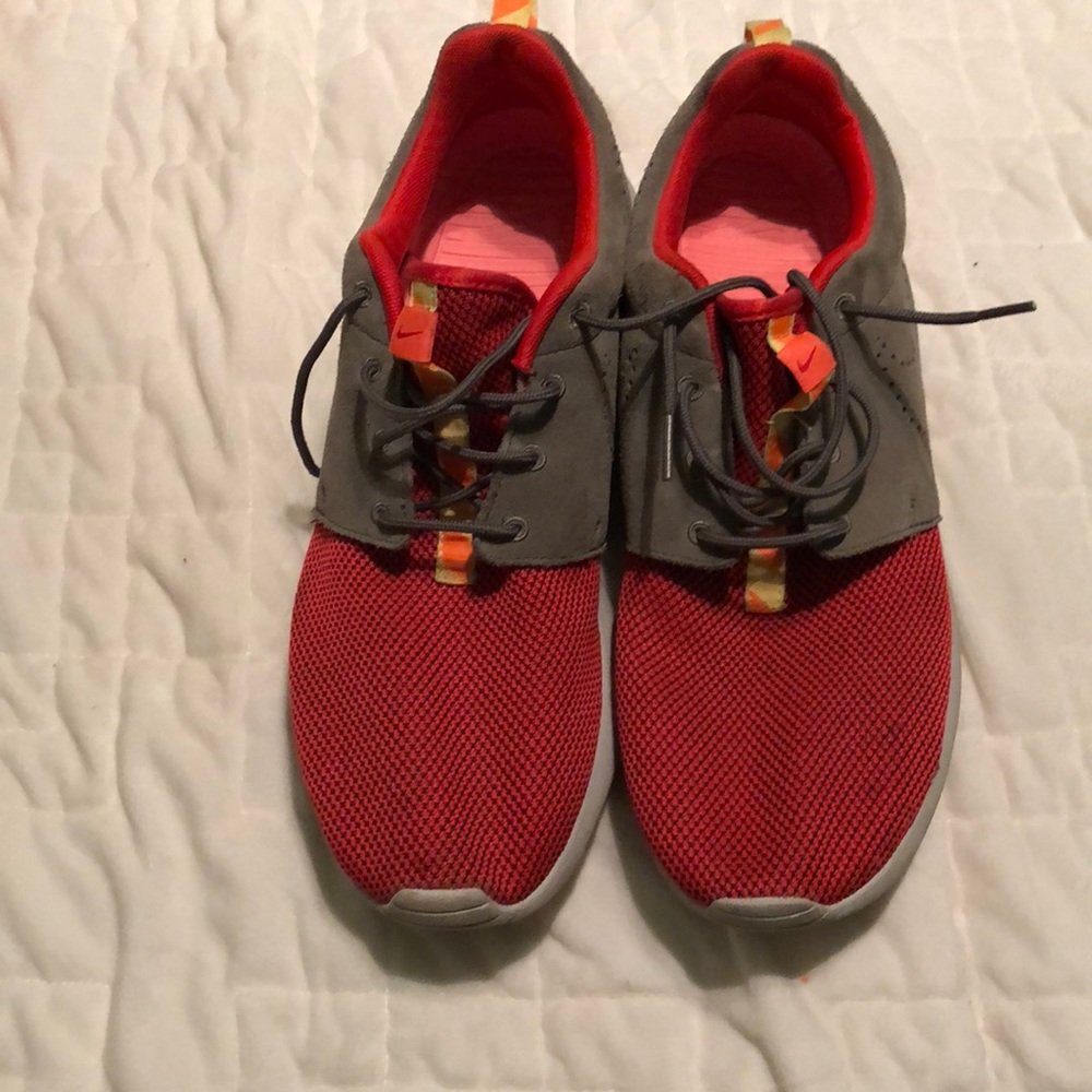 Nike Roshe Sneakers