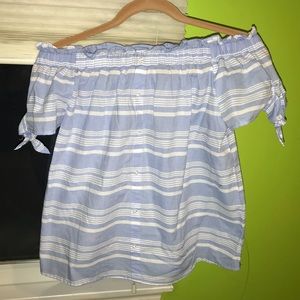 NEW Sexy off-the-shoulder top with bow sleeves