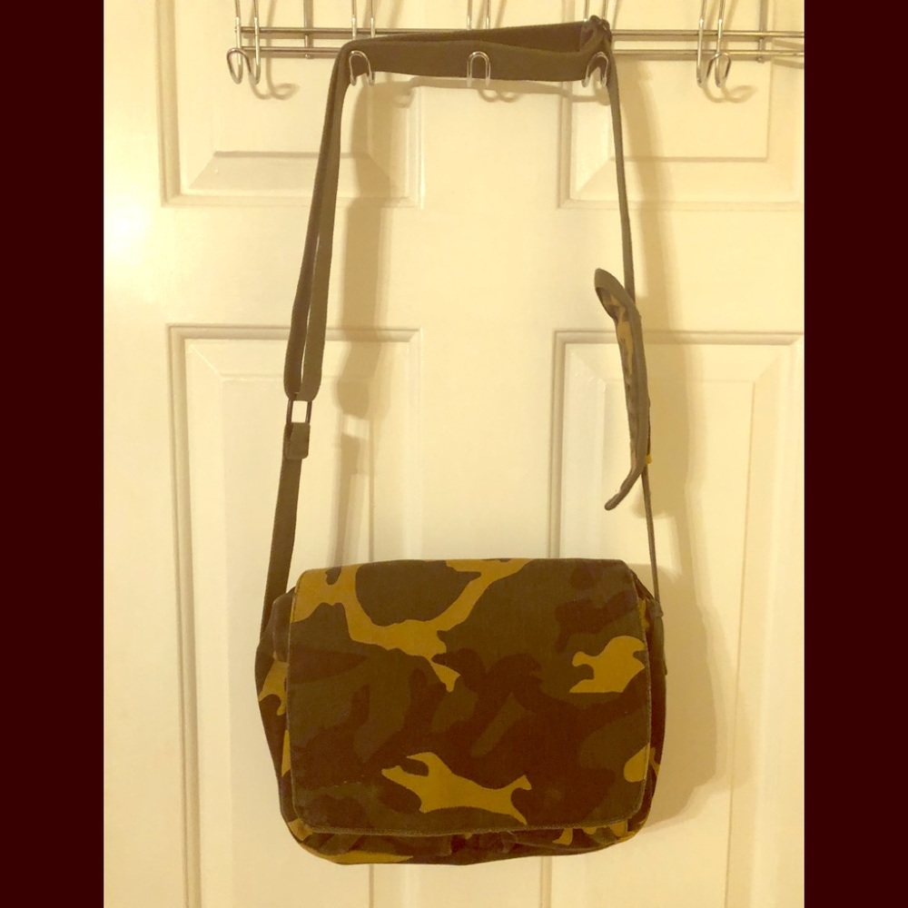 Camo crossbody bag