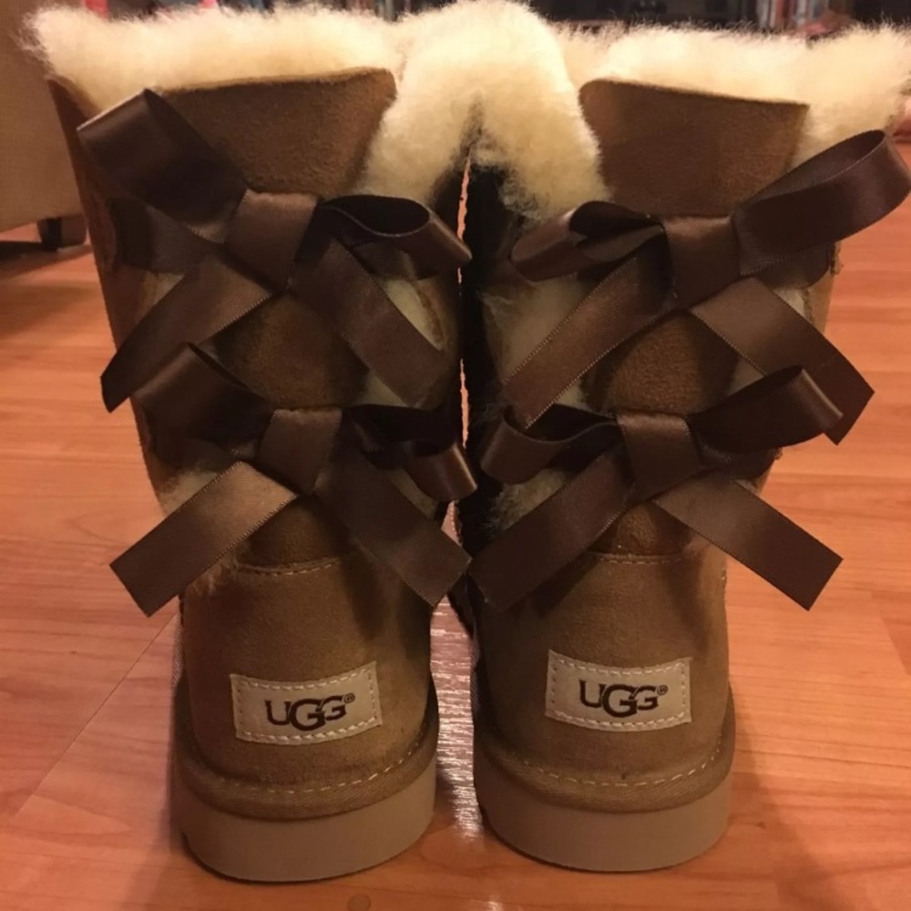 Chestnut Bailey Bow Ugg Boots Size 6