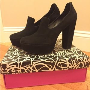 LIKE NEW Diane von furstenberg felicity boot sZ 9