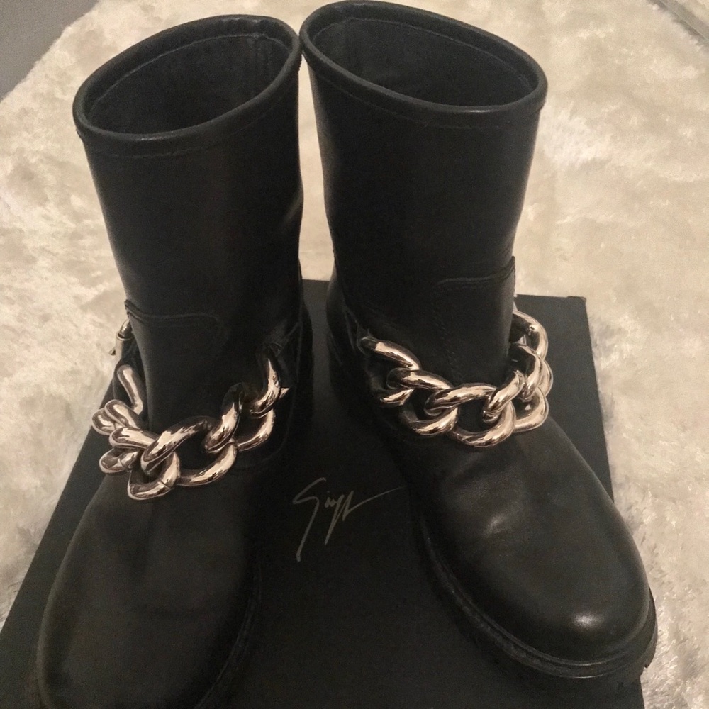 Giuseppe Zanotti Chain Bootie !!!