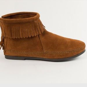 New without tags Minnetonka fringed booties