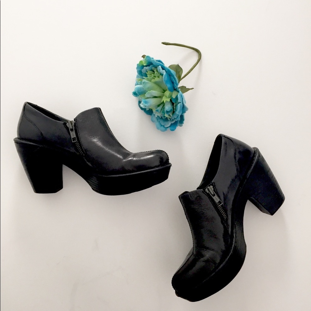Born black leather shoes size 8